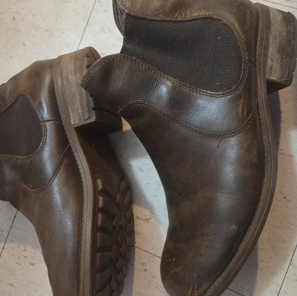 Ugg Brown Leather Chelsea Boots - Picture 6 of 7